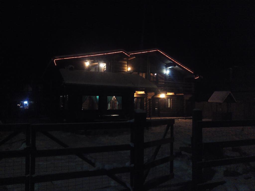 Sîmbăta de Sus Casa Muntelui - Sambataゲストハウス エクステリア 写真