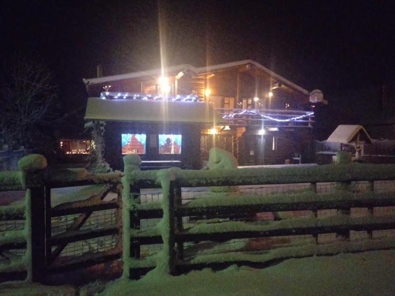 Sîmbăta de Sus Casa Muntelui - Sambataゲストハウス エクステリア 写真